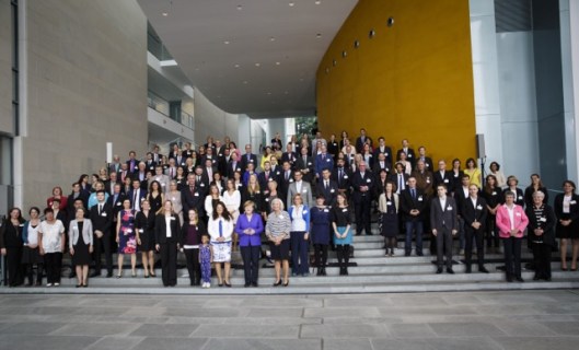startsocial_gruppenfoto_bundesregierung_sandra_steins