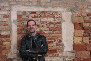 autorenfoto-jens-uwe-sommerschuh